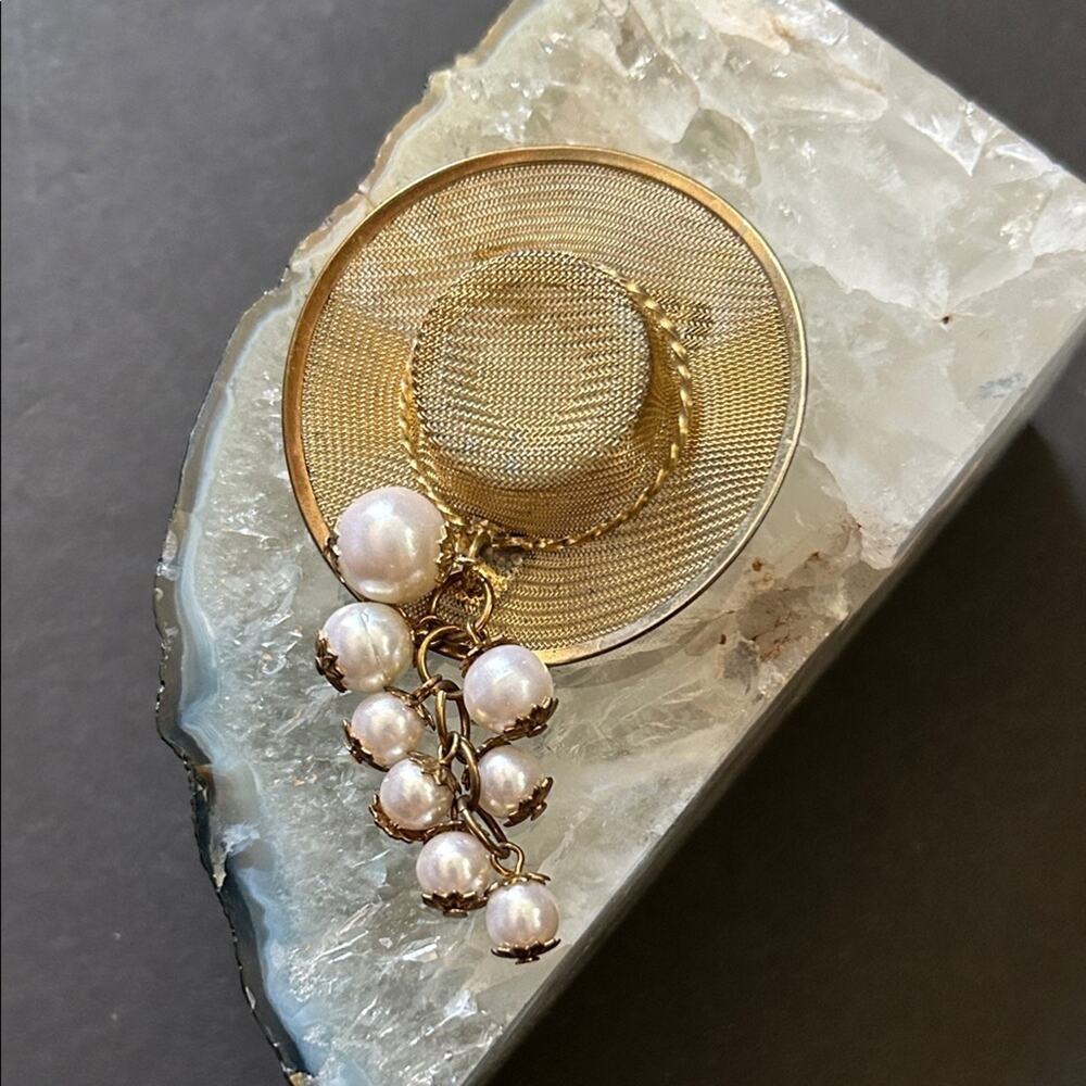 Vintage, Super Cute Gold Mesh and Pearl Hat Brooch